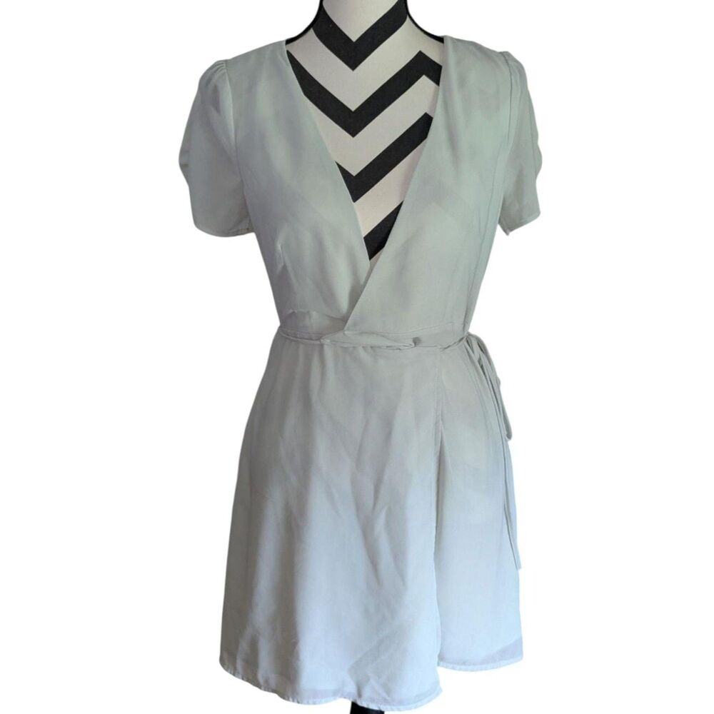 American Threads Wrap Mini Dress - Perfect for Any Occasion!